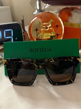Bottega Veneta Tortoiseshell Square Sunglasses with Gold Temples